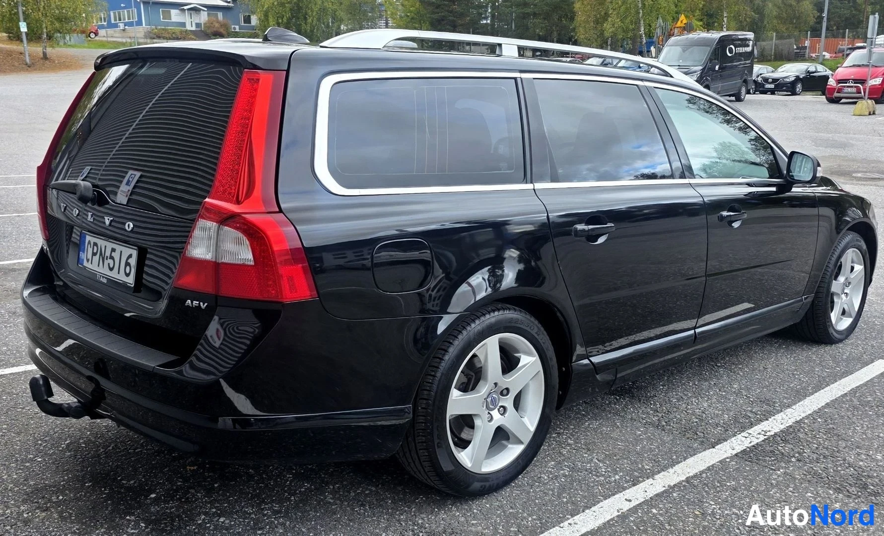 Musta Volvo V70 2011, takaviisto, kuva 16