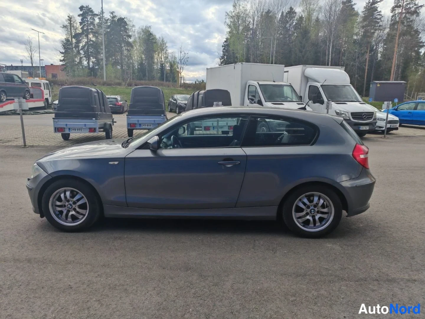 Harmaa BMW 116i 2010, takaviisto, kuva 5