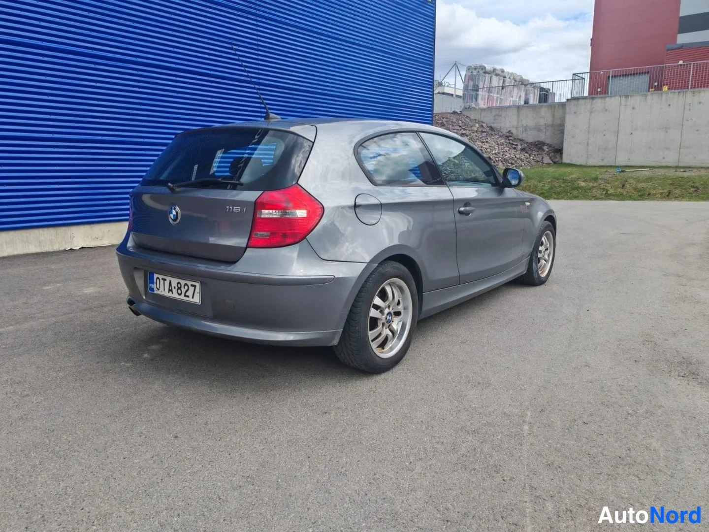 Harmaa BMW 116i 2010, takaviisto, kuva 6