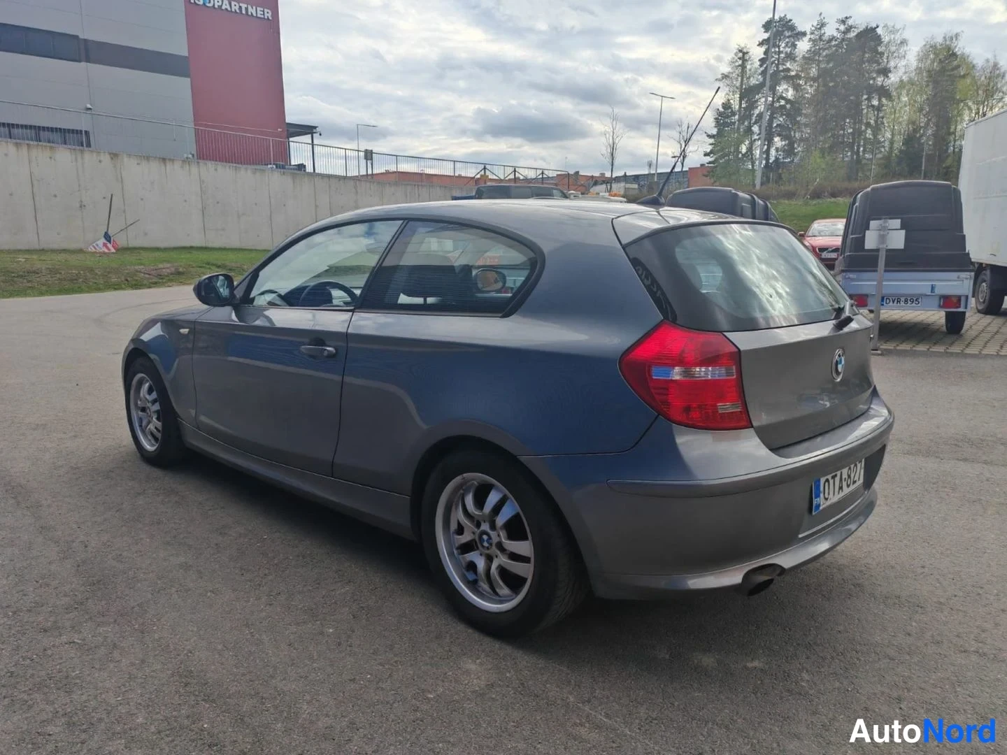 Harmaa BMW 116i 2010, takaviisto, kuva 7