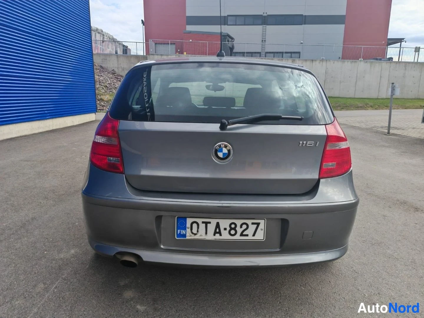 Harmaa BMW 116i 2010, takaa, kuva 8