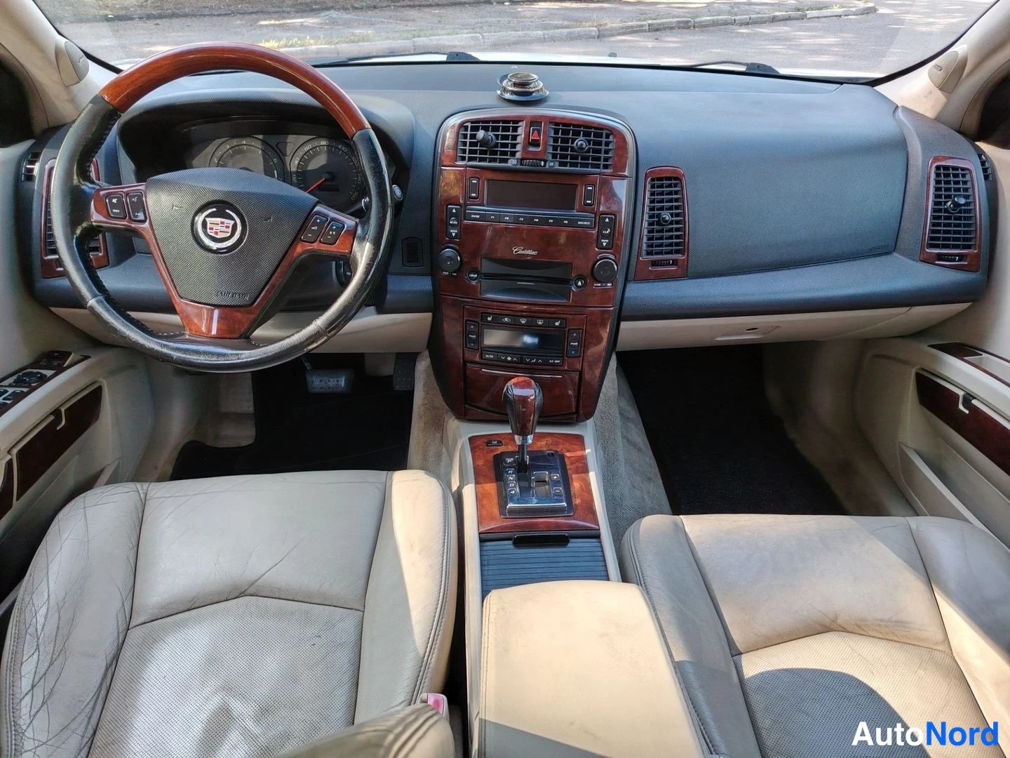 Valkoinen Cadillac SRX 2004, ohjaamo, kuva 11