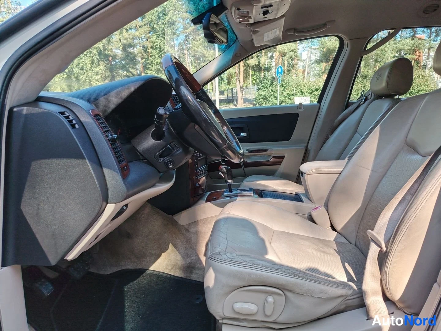 Valkoinen Cadillac SRX 2004, ohjaamo, kuva 12