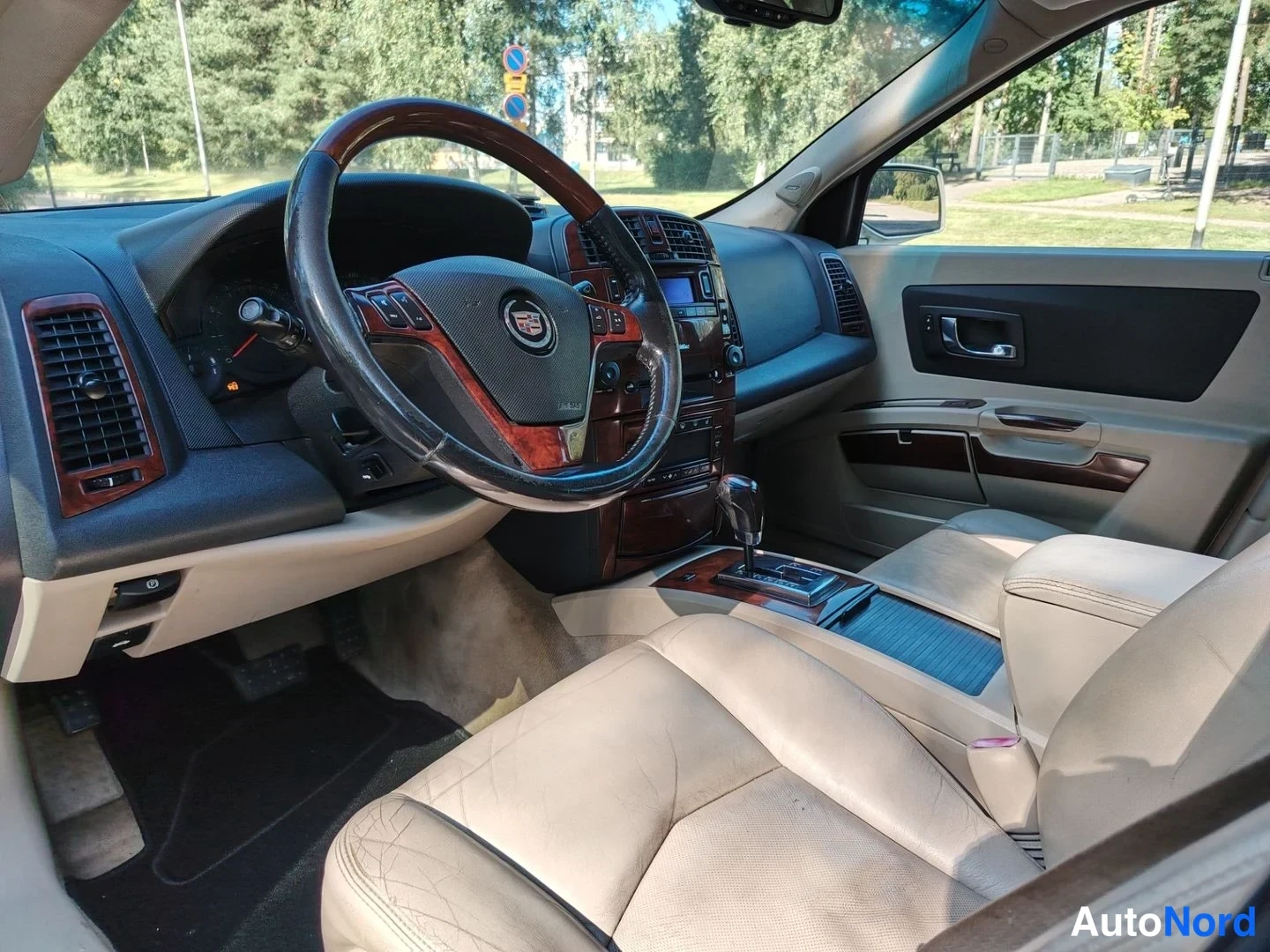 Valkoinen Cadillac SRX 2004, ohjaamo, kuva 13