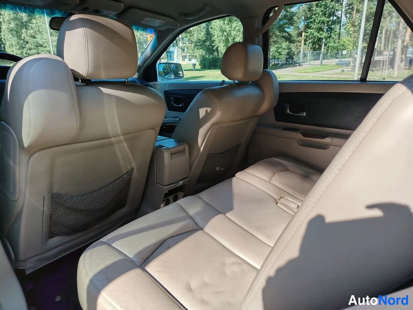 Valkoinen Cadillac SRX 2004, takaistuimet, kuva 19
