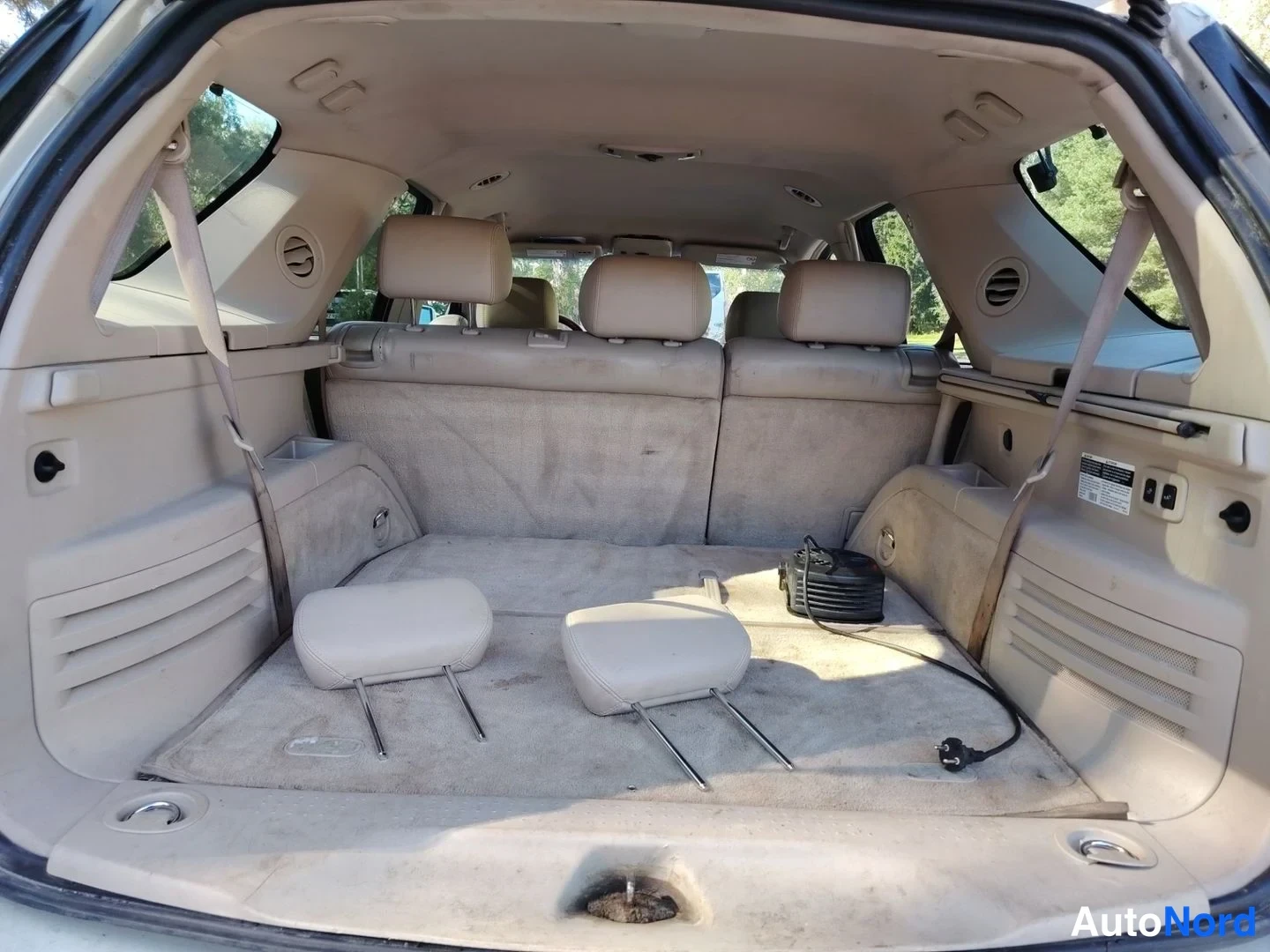 Valkoinen Cadillac SRX 2004, tavaratila, kuva 20