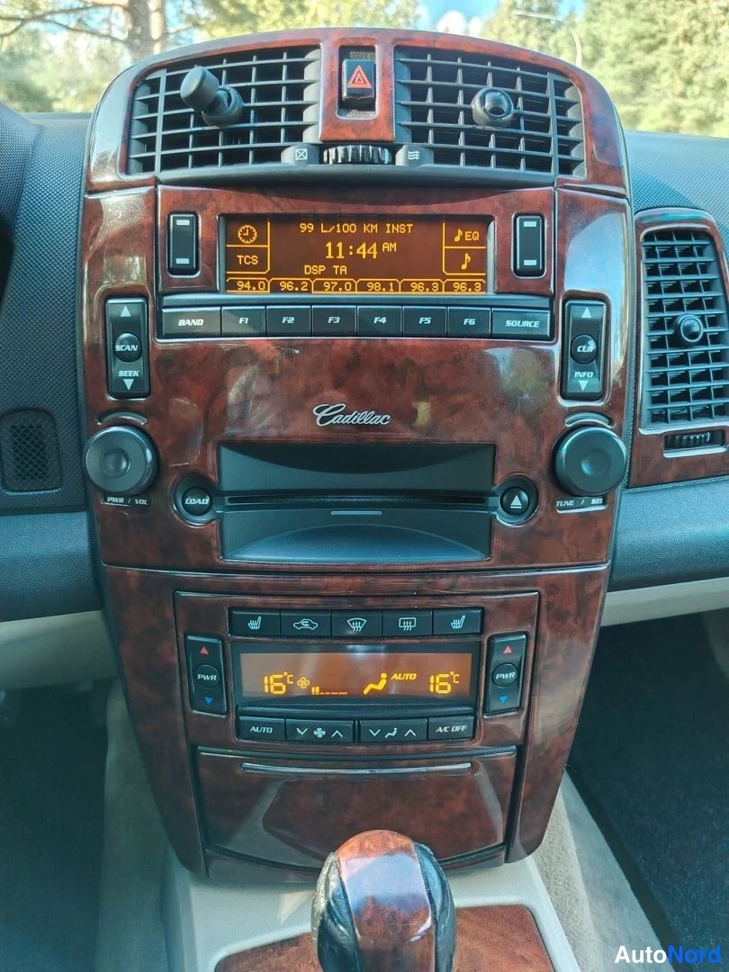 Valkoinen Cadillac SRX 2004, ohjaamo, kuva 14