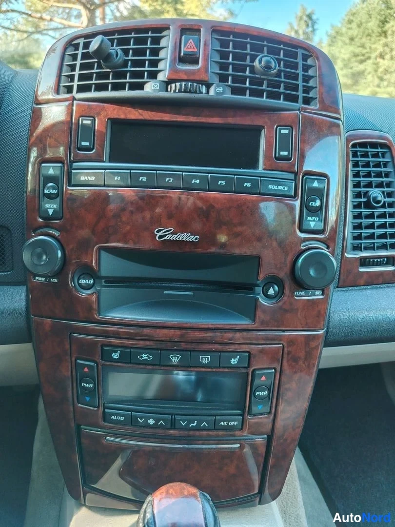 Valkoinen Cadillac SRX 2004, ohjaamo, kuva 15
