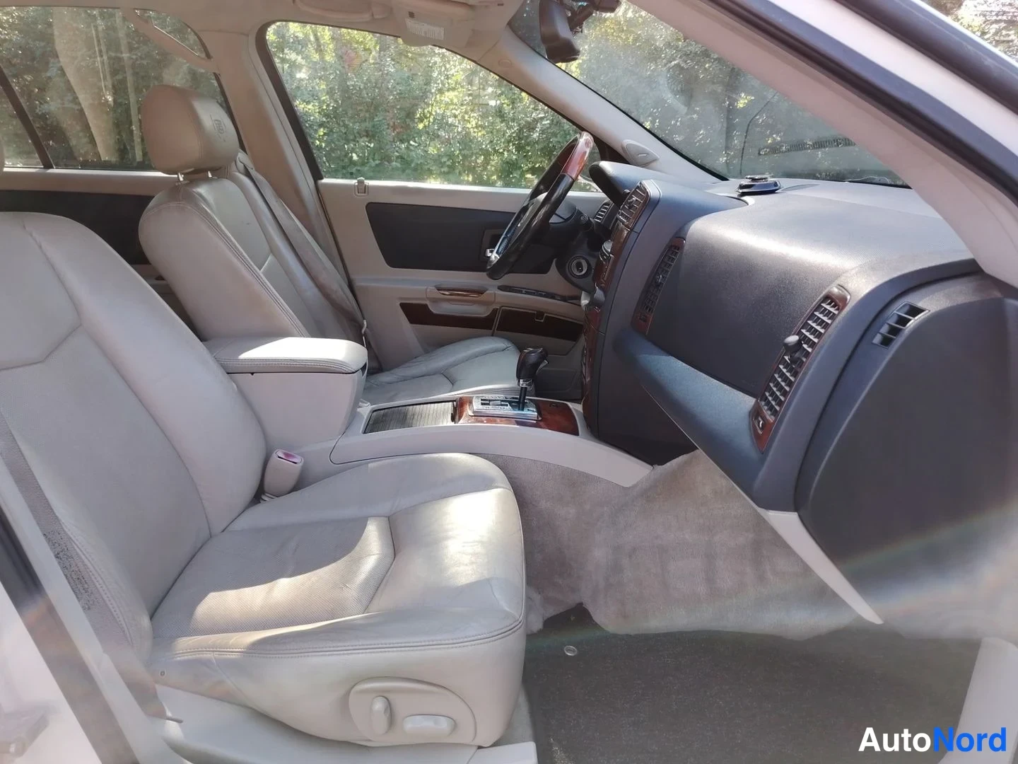 Valkoinen Cadillac SRX 2004, ohjaamo, kuva 10