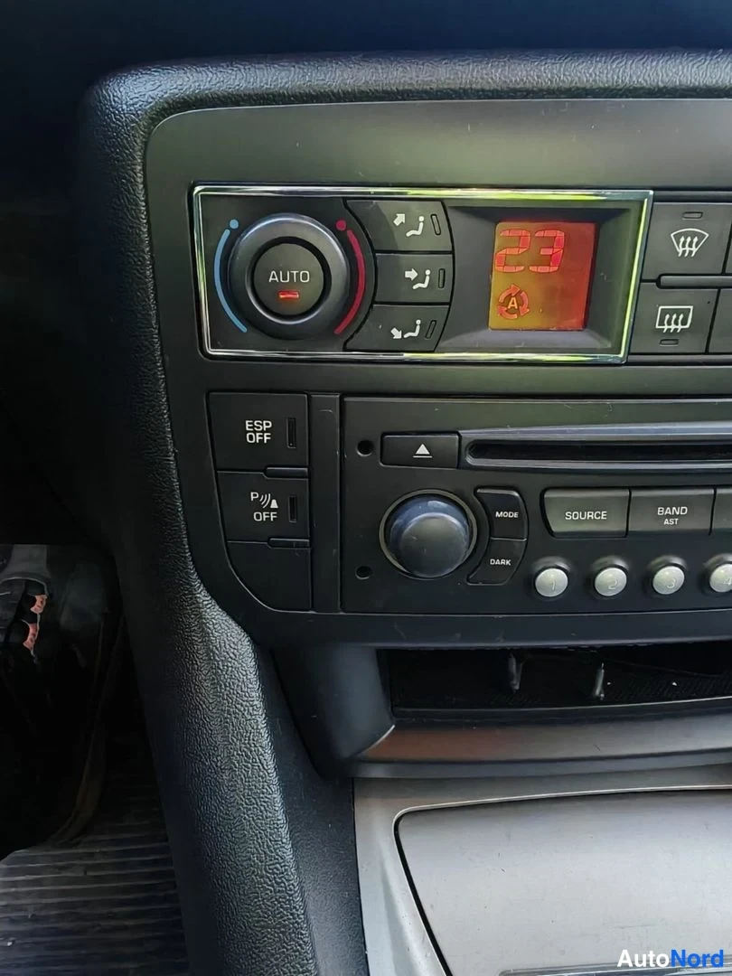 Musta Citroen C5 2011, yksityiskohta, kuva 13