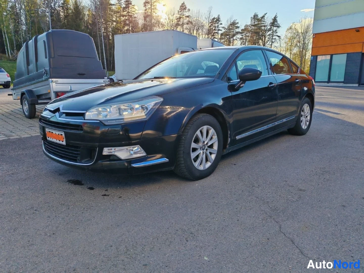 Musta Citroen C5 2011, etuviisto, keula vasemmalle, kuva 2