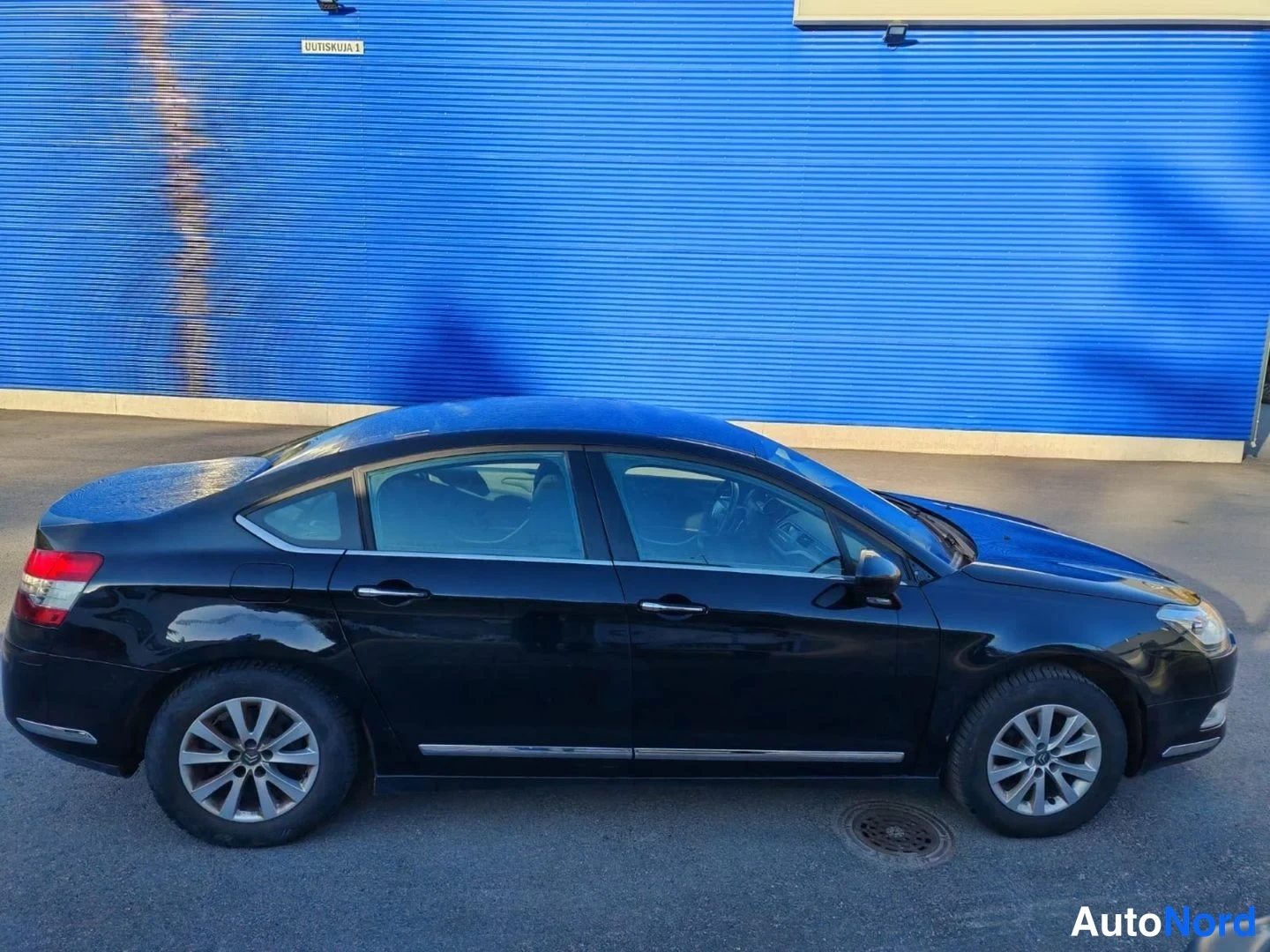 Musta Citroen C5 2011, sivulta, kuva 6