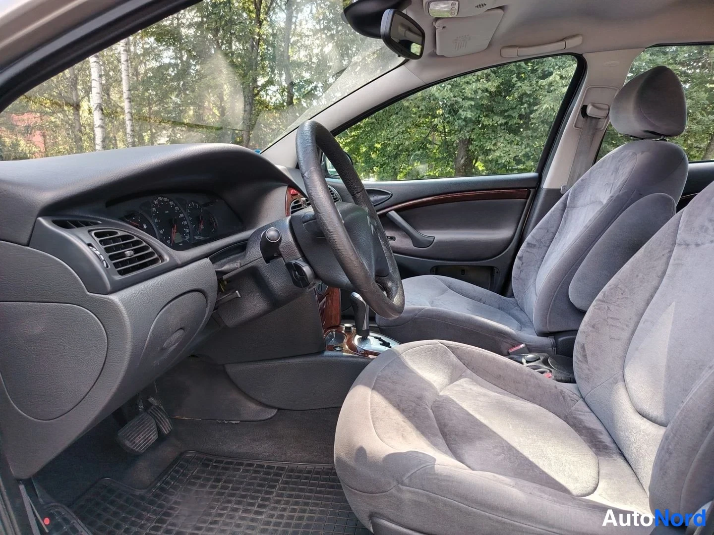 Beige Citroen C5 2004, ohjaamo, kuva 10