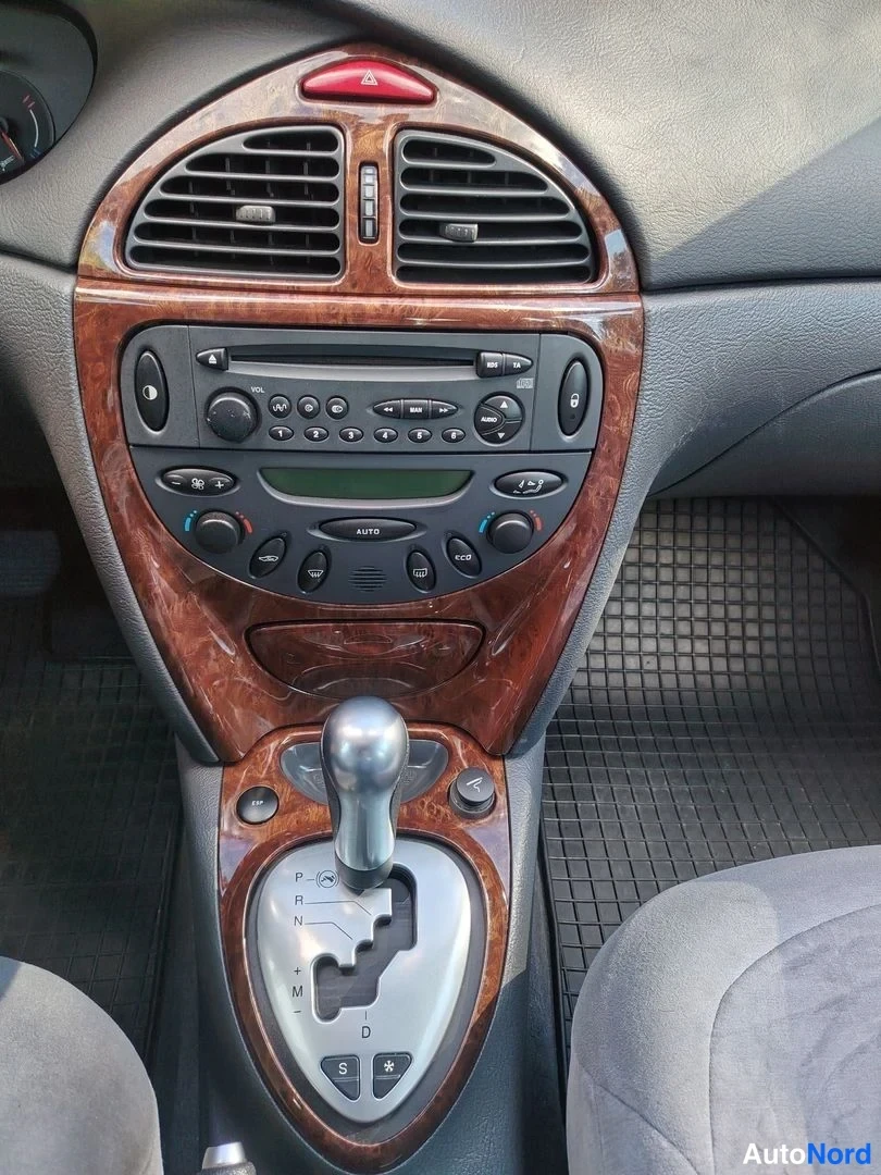 Beige Citroen C5 2004, ohjaamo, kuva 12