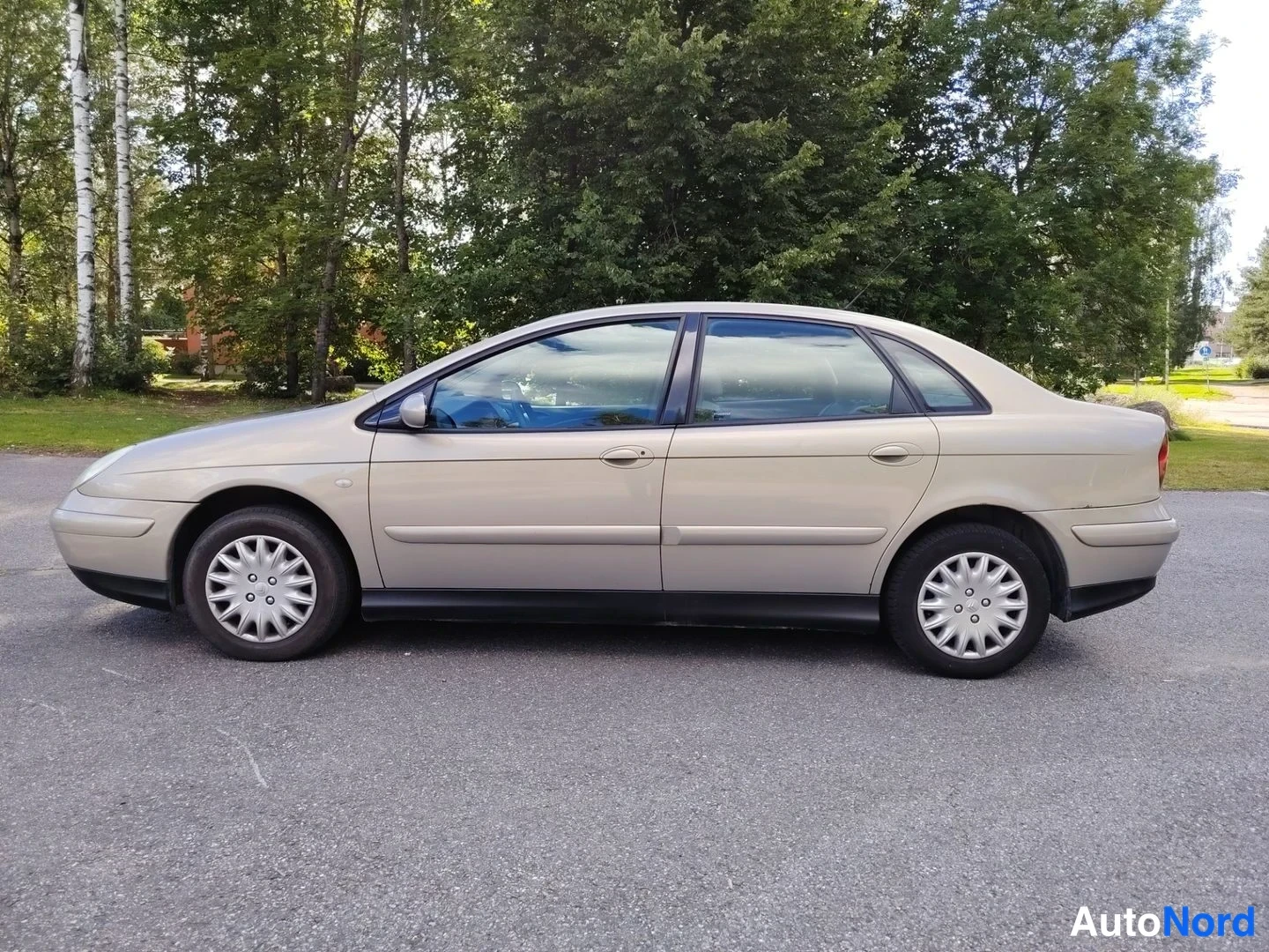 Beige Citroen C5 2004, sivulta, kuva 5