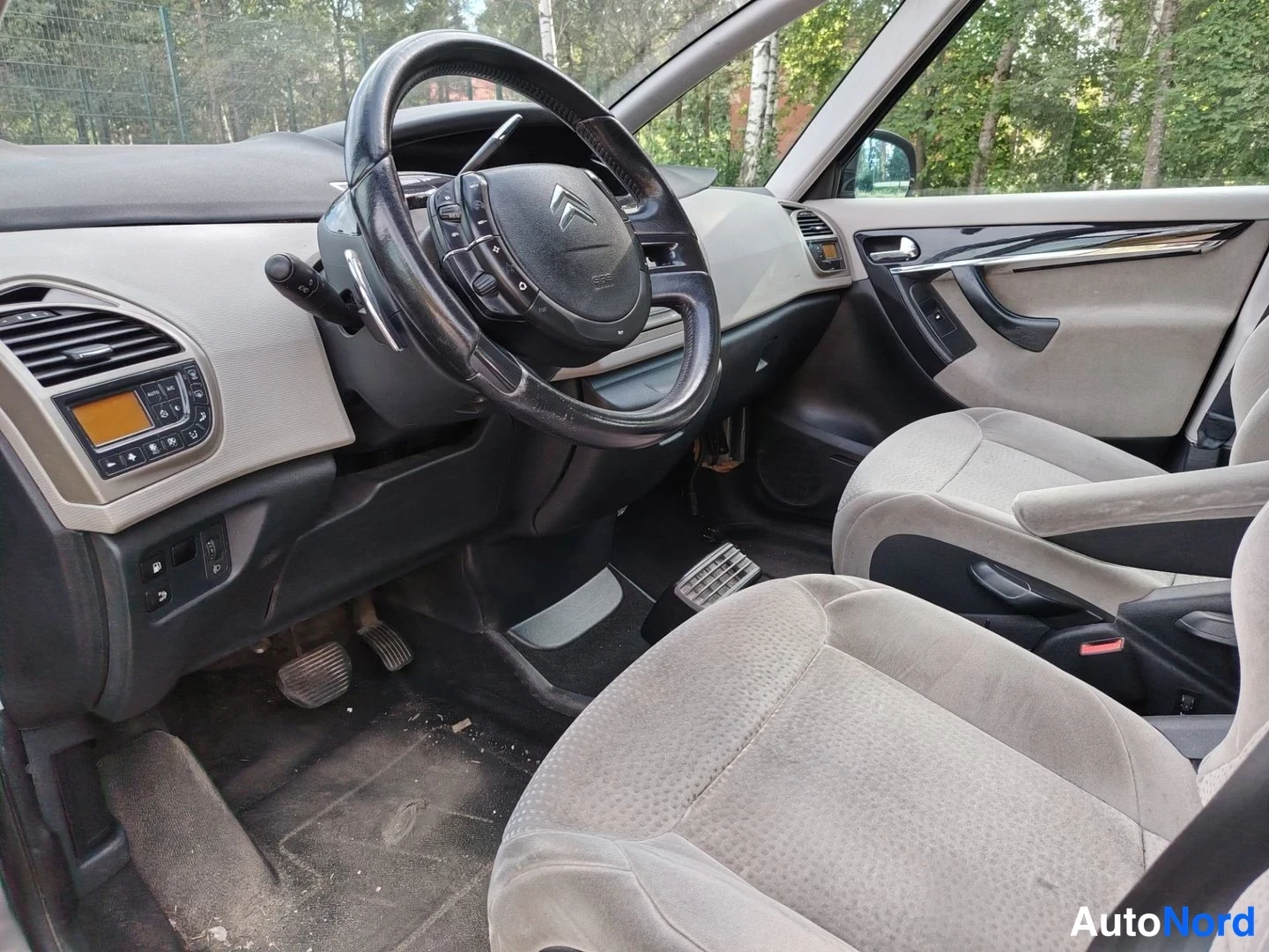 Harmaa Citroen Grand C4 Picasso 2007, ohjaamo, kuva 11
