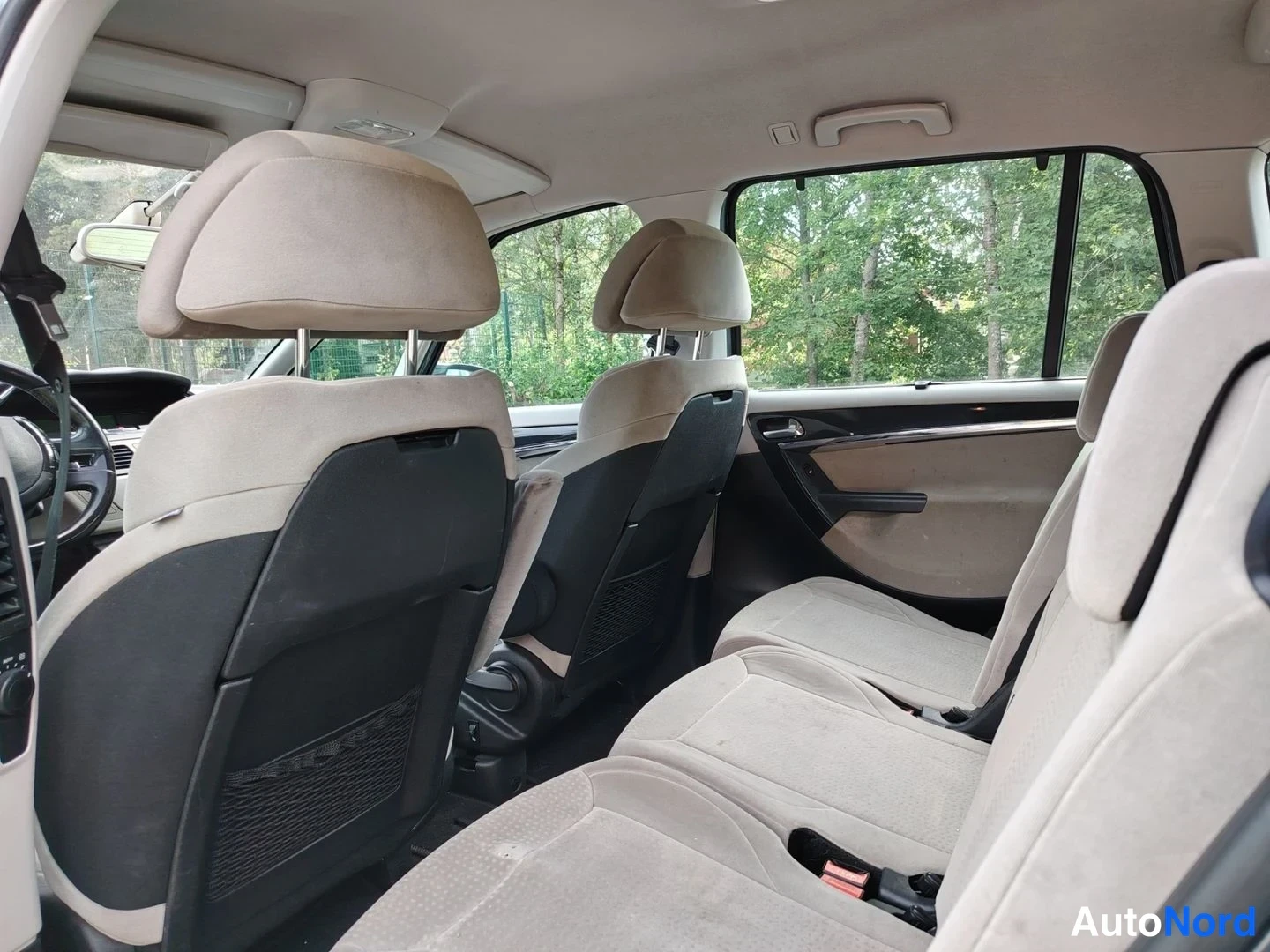 Harmaa Citroen Grand C4 Picasso 2007, takaistuimet, kuva 17