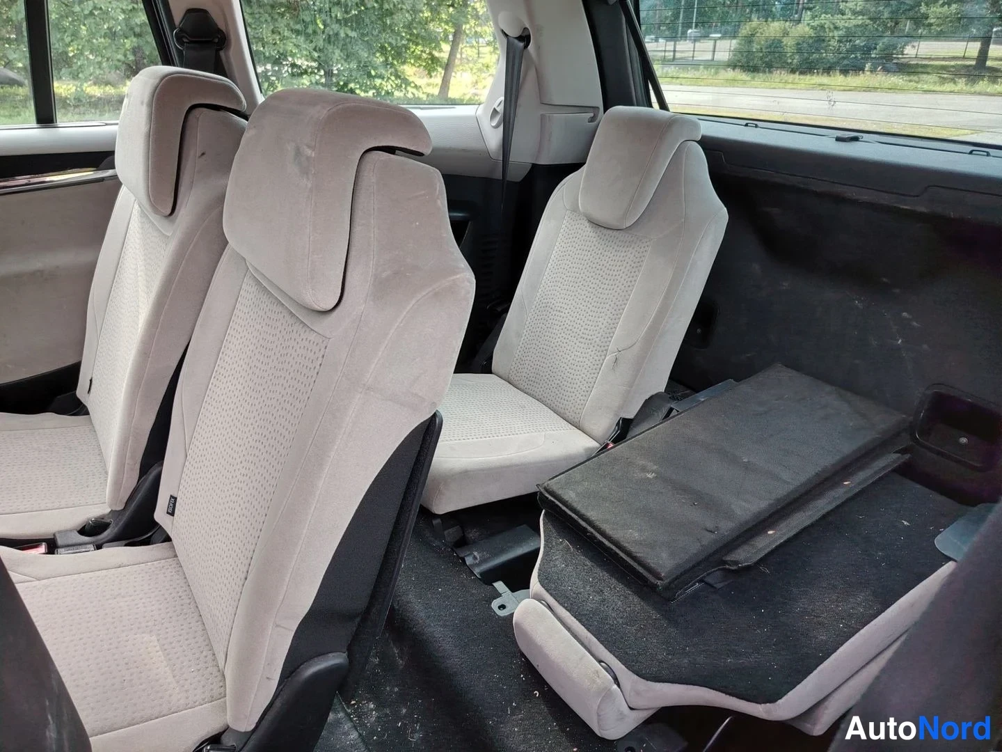Harmaa Citroen Grand C4 Picasso 2007, takaistuimet, kuva 18