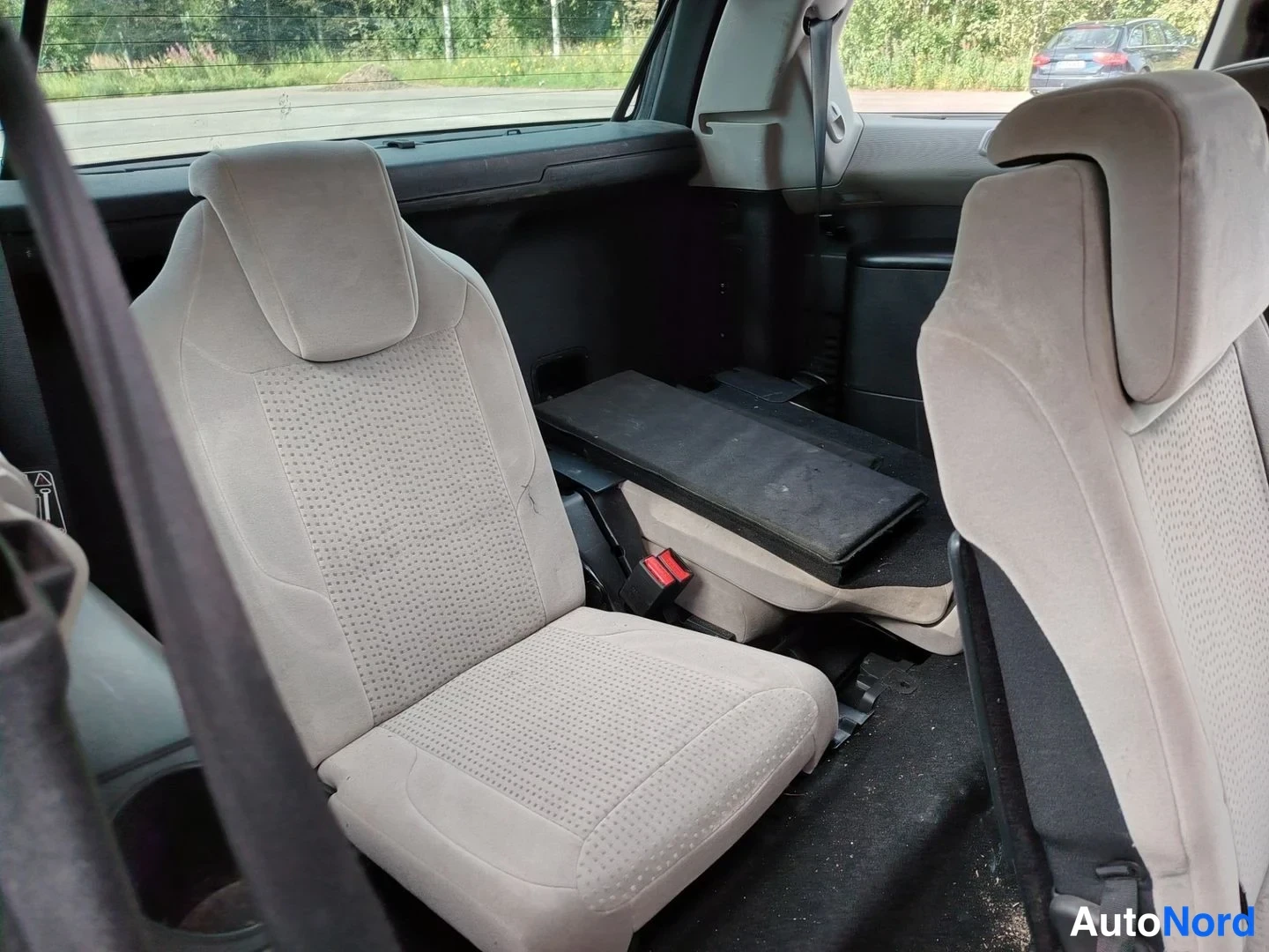 Harmaa Citroen Grand C4 Picasso 2007, takaistuimet, kuva 19