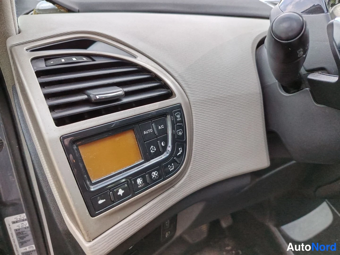 Harmaa Citroen Grand C4 Picasso 2007, ohjaamo, kuva 12