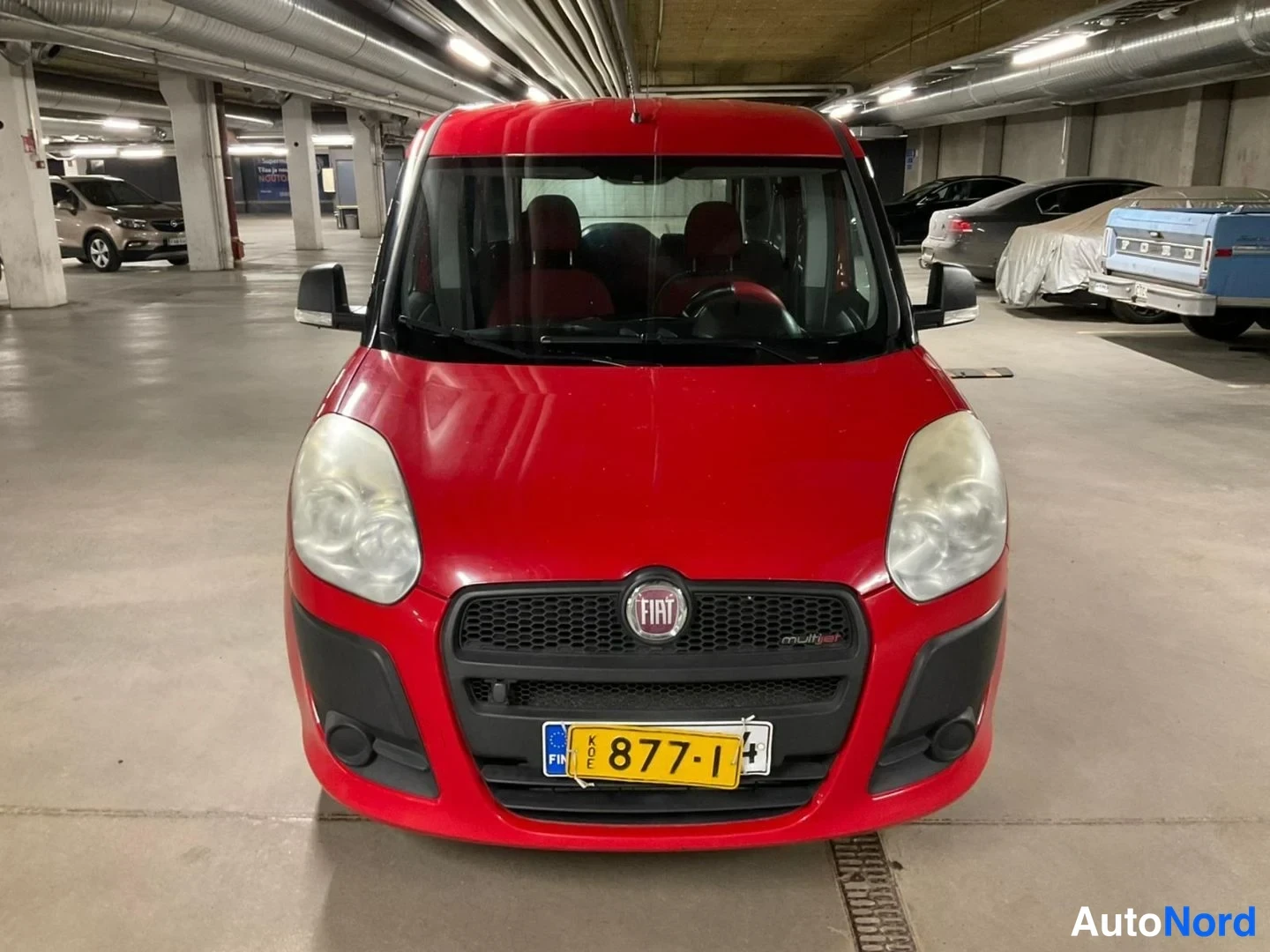 Punainen Fiat Doblo 2012, edestä, kuva 4