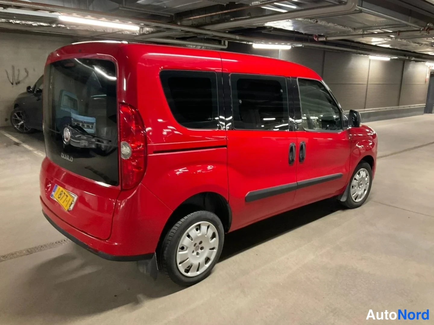 Punainen Fiat Doblo 2012, takaviisto, kuva 7