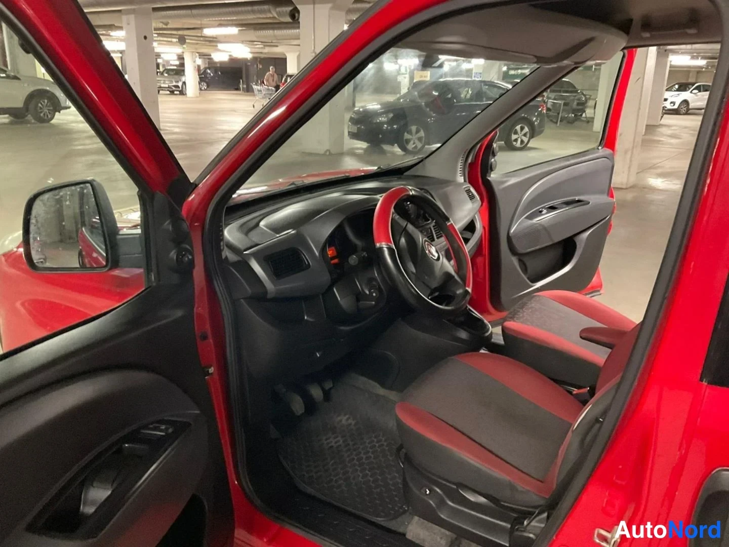 Punainen Fiat Doblo 2012, etuistuimet, kuva 10
