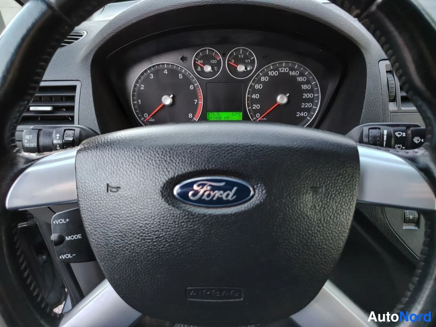 Sininen Ford C-Max 2006, yksityiskohta, kuva 17