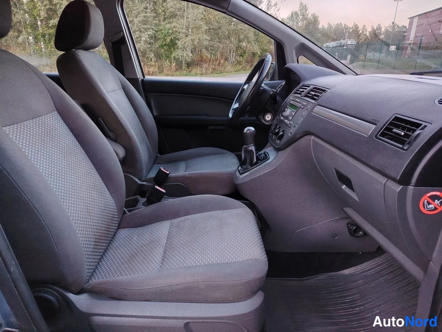 Sininen Ford C-Max 2006, etuistuimet, kuva 12