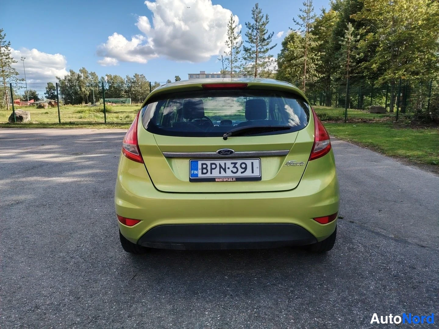 Vihreä Ford Fiesta 2012, takaa, kuva 8
