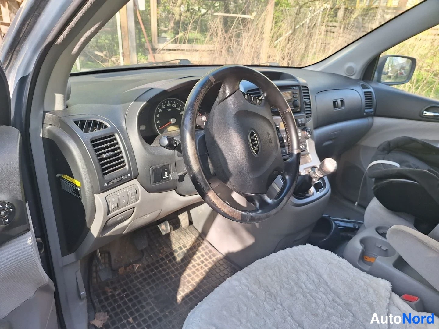 Harmaa Kia Carnival 2006, ohjaamo, kuva 5