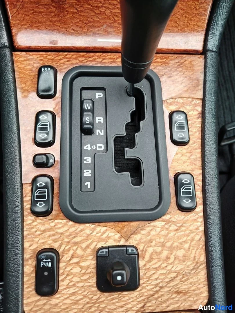 Harmaa Mercedes-Benz E 240 1998, yksityiskohta, kuva 21