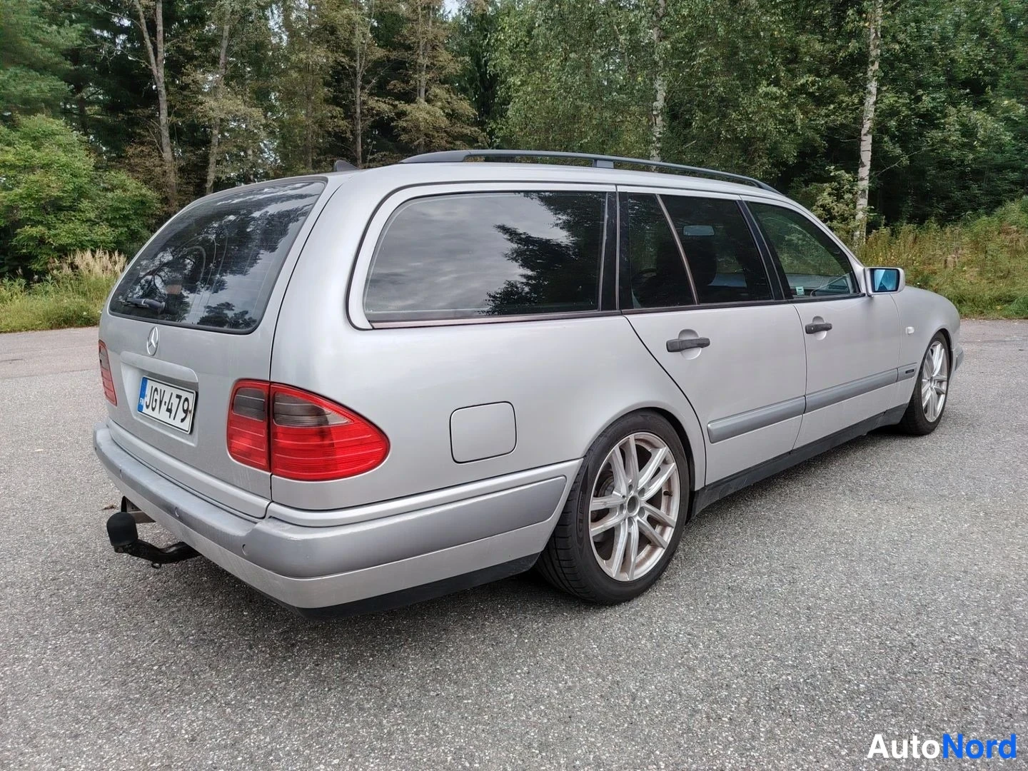 Harmaa Mercedes-Benz E 240 1998, takaviisto, kuva 6