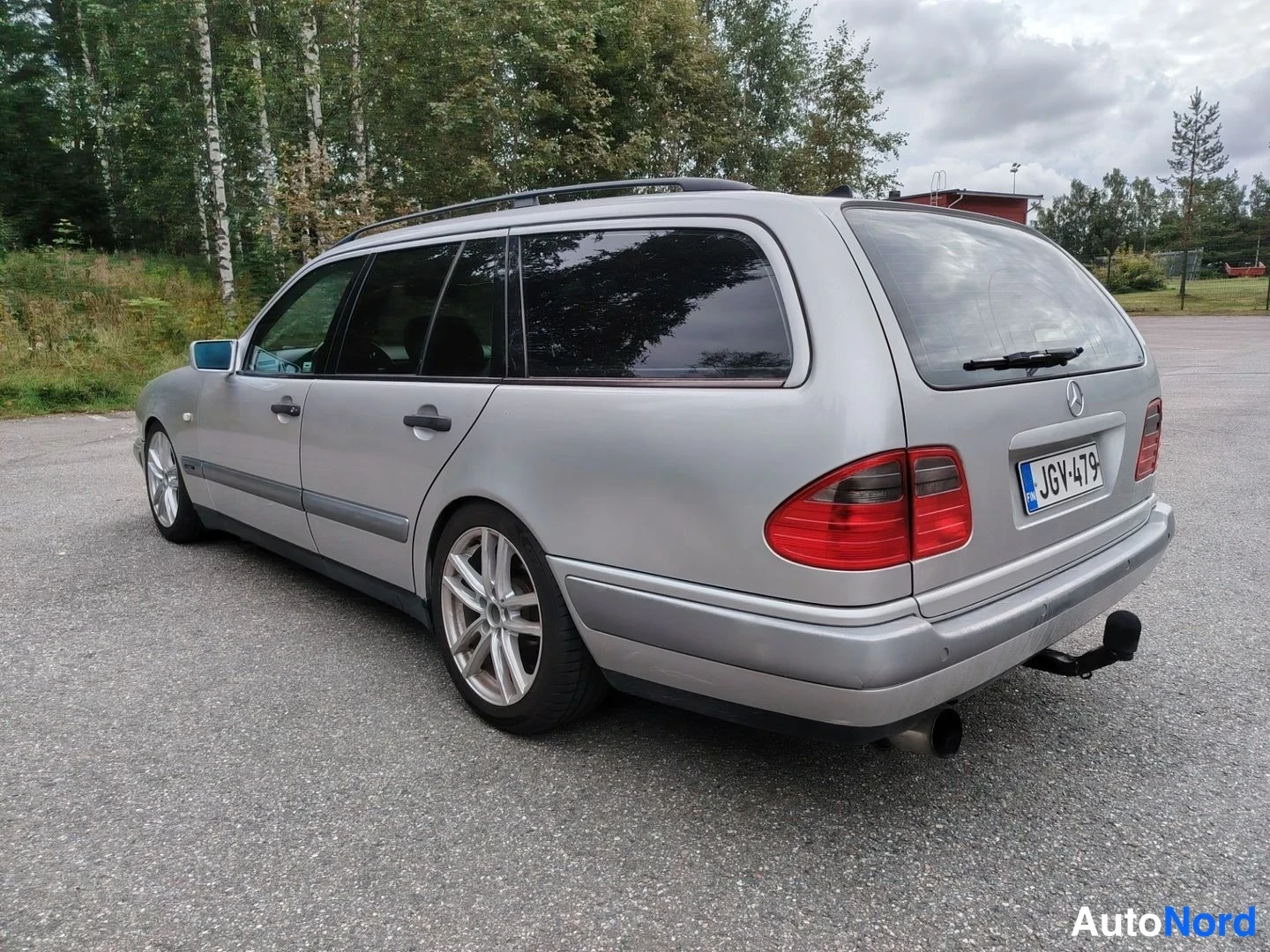 Harmaa Mercedes-Benz E 240 1998, takaviisto, kuva 7