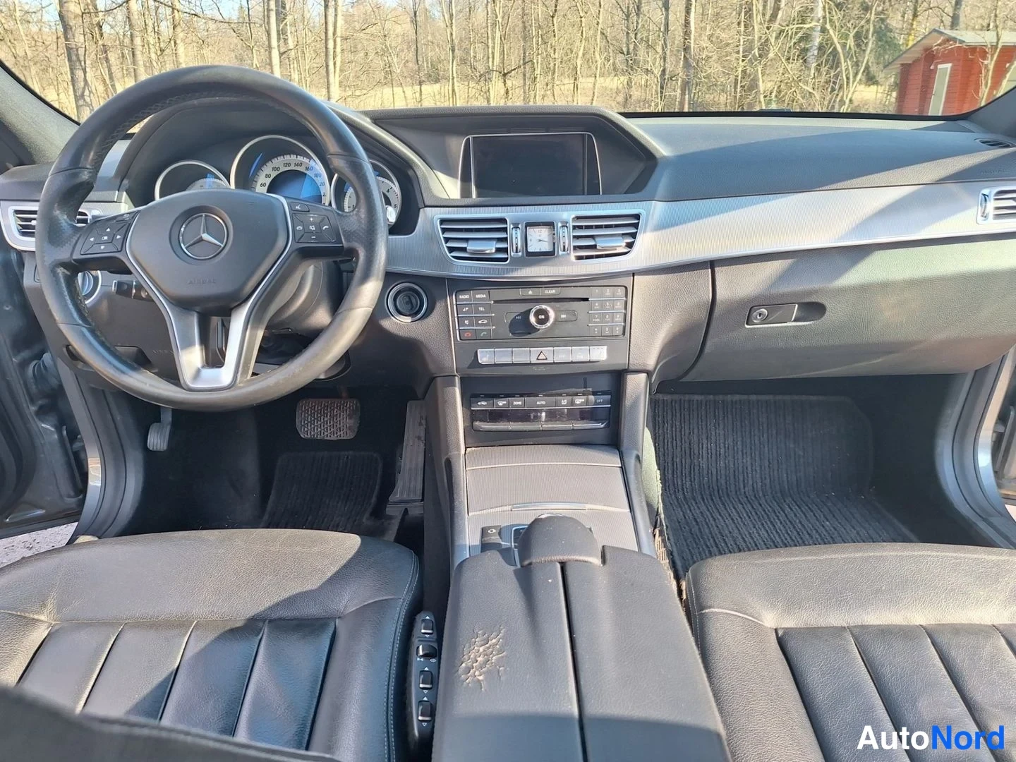 Harmaa Mercedes-Benz E 200 BlueTEC 2016, ohjaamo, kuva 10