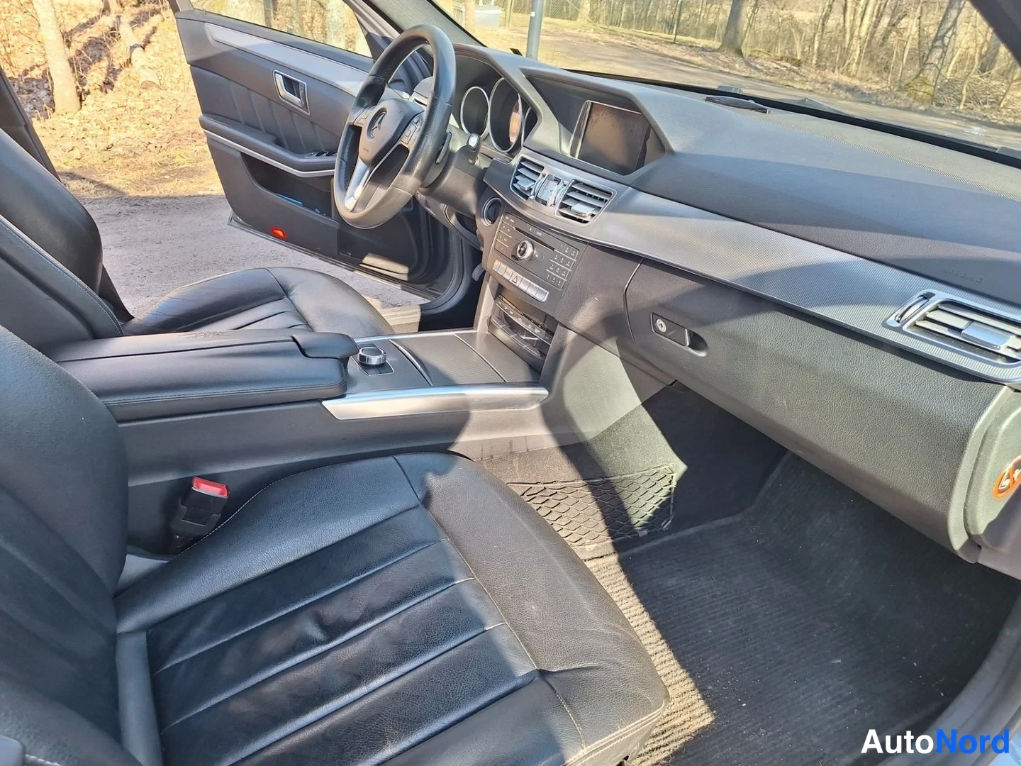Harmaa Mercedes-Benz E 200 BlueTEC 2016, ohjaamo, kuva 11