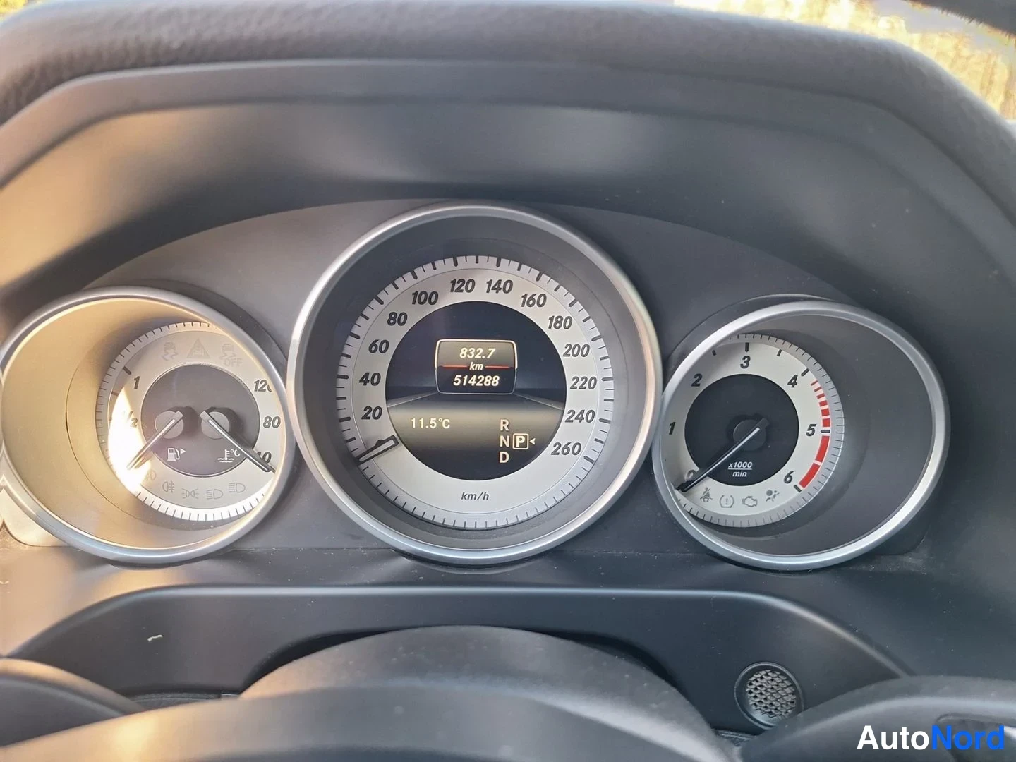 Harmaa Mercedes-Benz E 200 BlueTEC 2016, yksityiskohta, kuva 14
