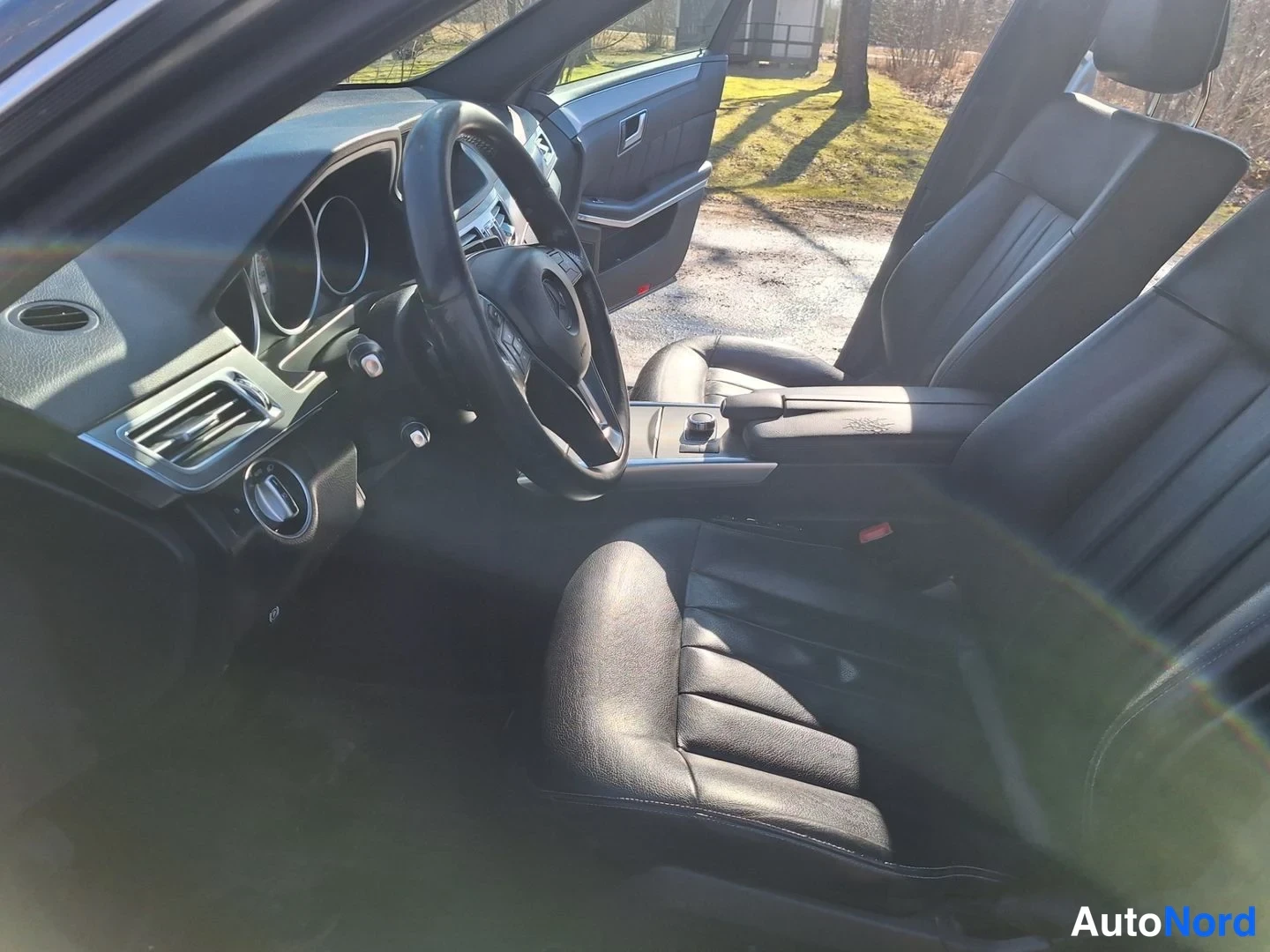 Harmaa Mercedes-Benz E 200 BlueTEC 2016, ohjaamo, kuva 8