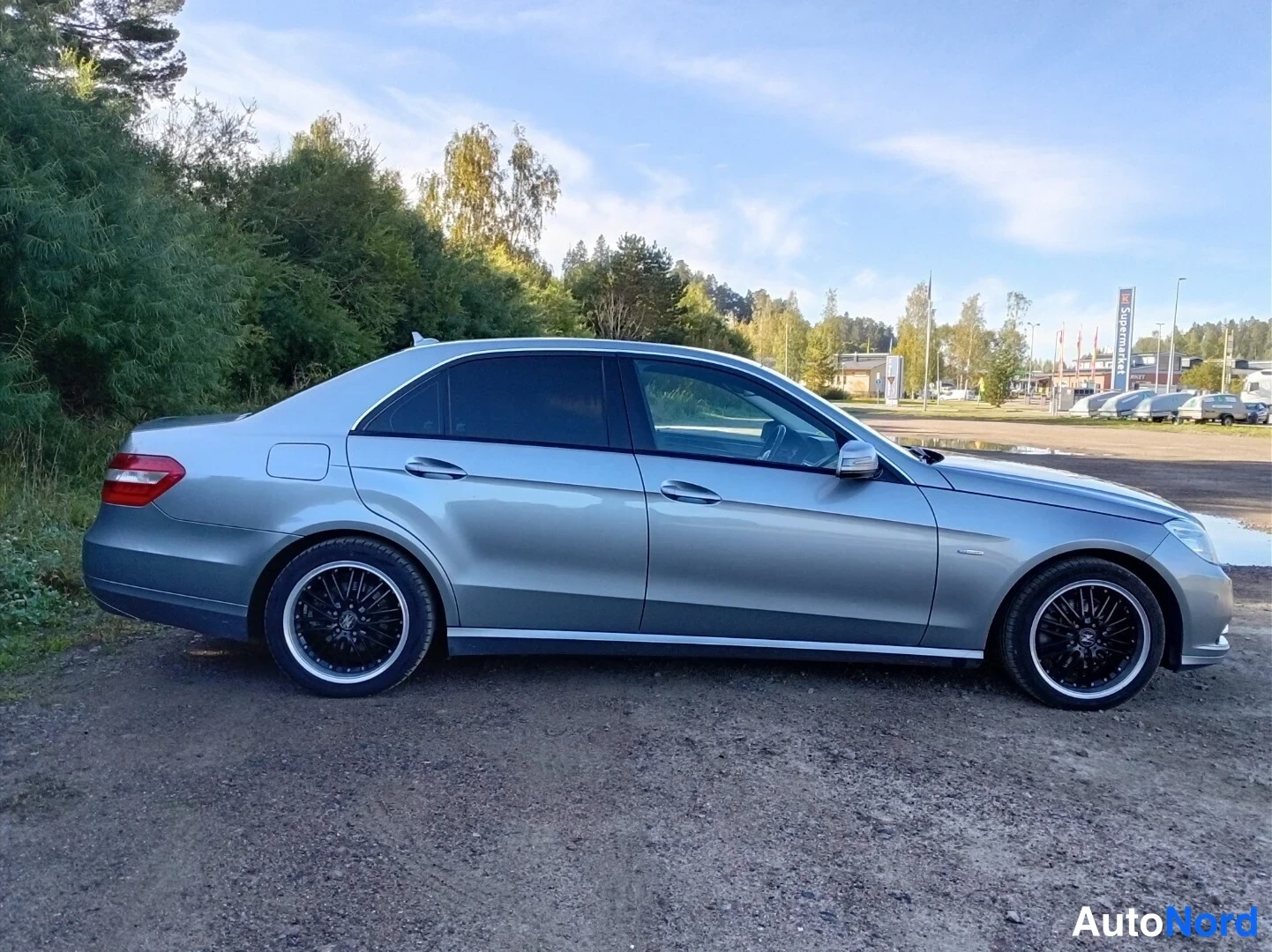 Harmaa Mercedes-Benz E Blue 2011, sivulta, kuva 4