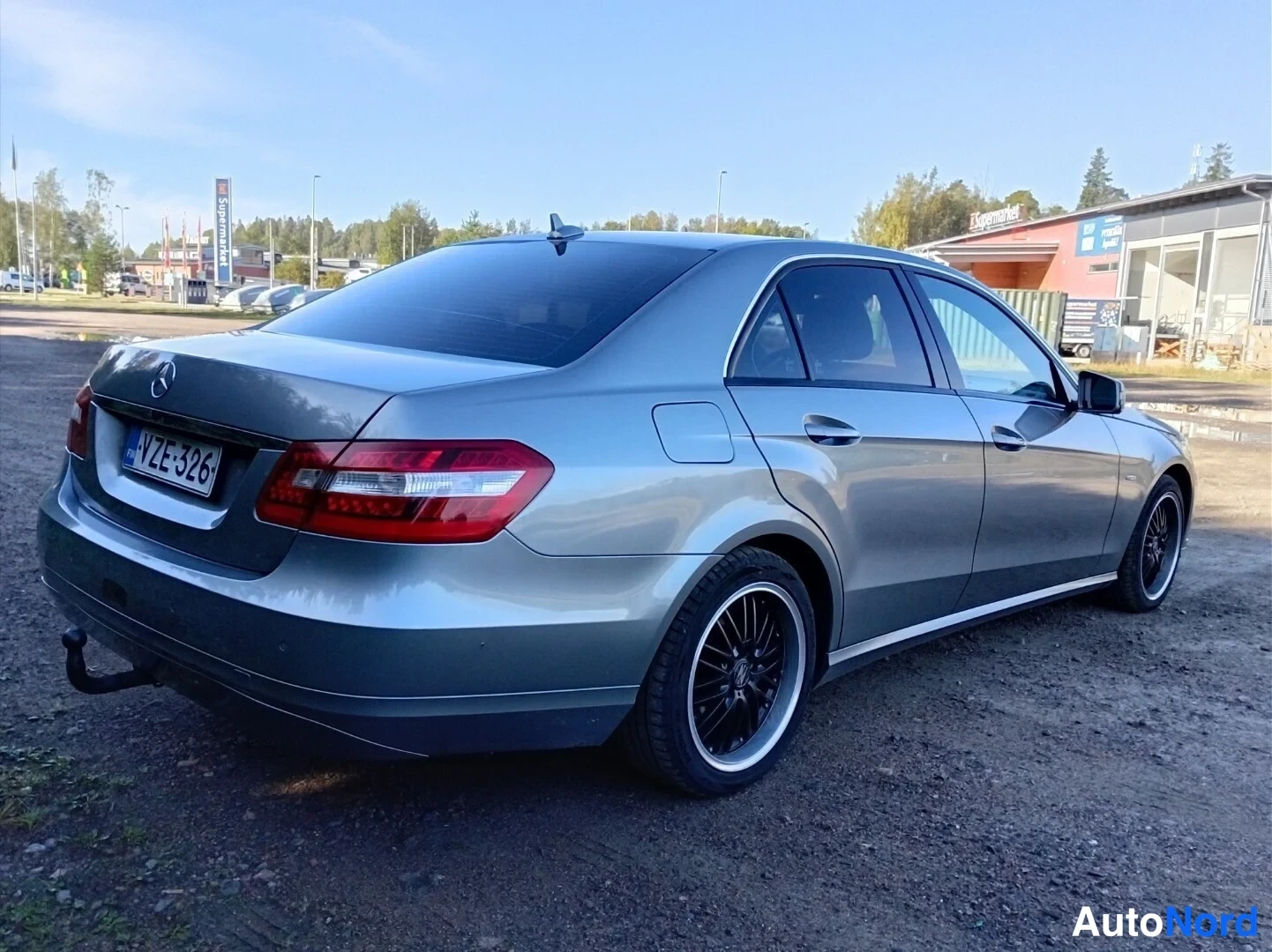 Harmaa Mercedes-Benz E Blue 2011, takaviisto, kuva 6