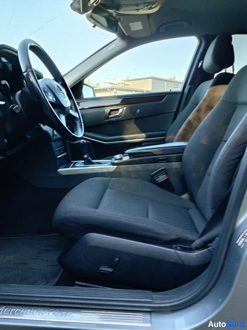 Harmaa Mercedes-Benz E Blue 2011, ohjaamo, kuva 7