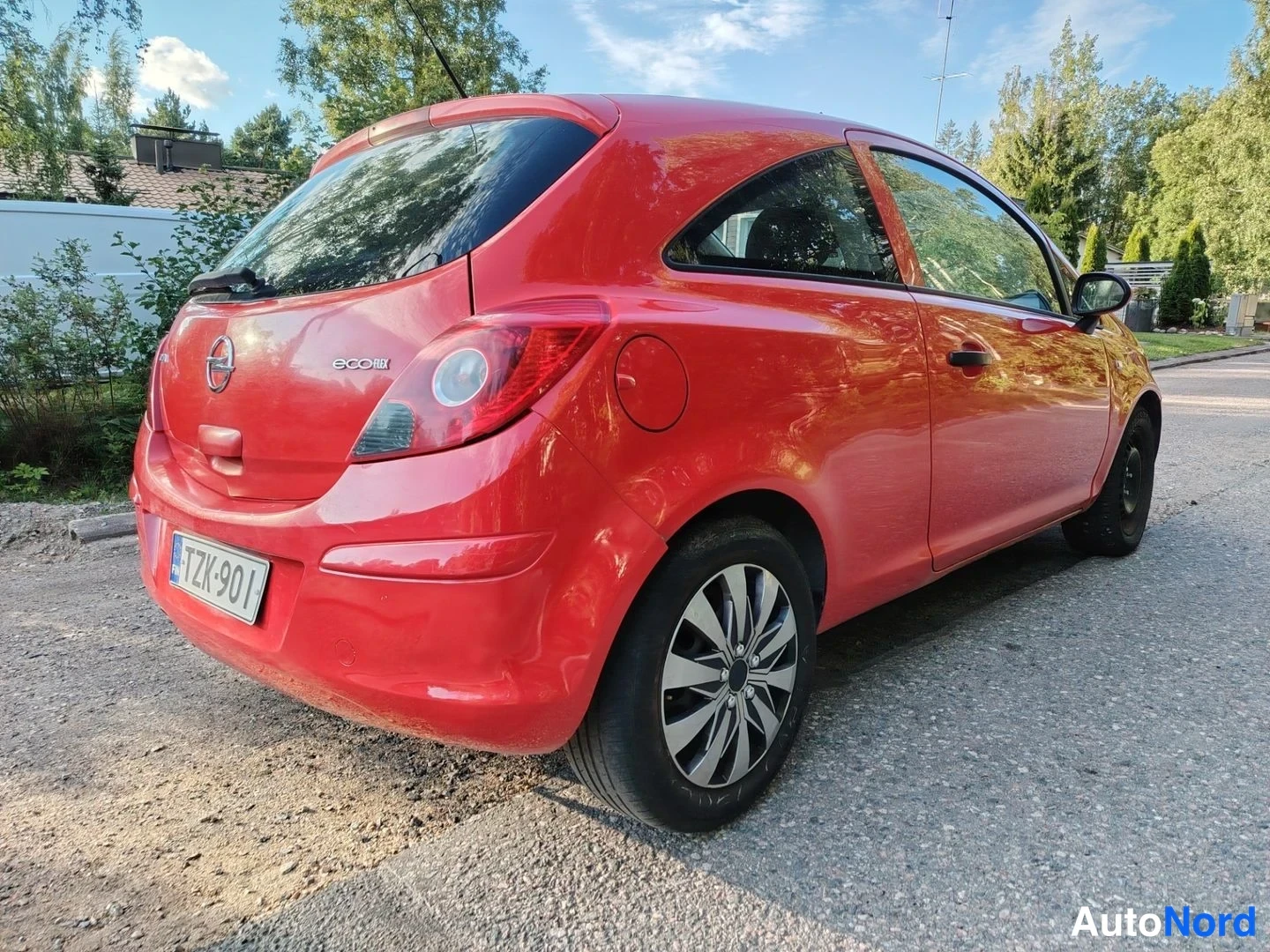 Punainen Opel Corsa 2015, takaviisto, kuva 5