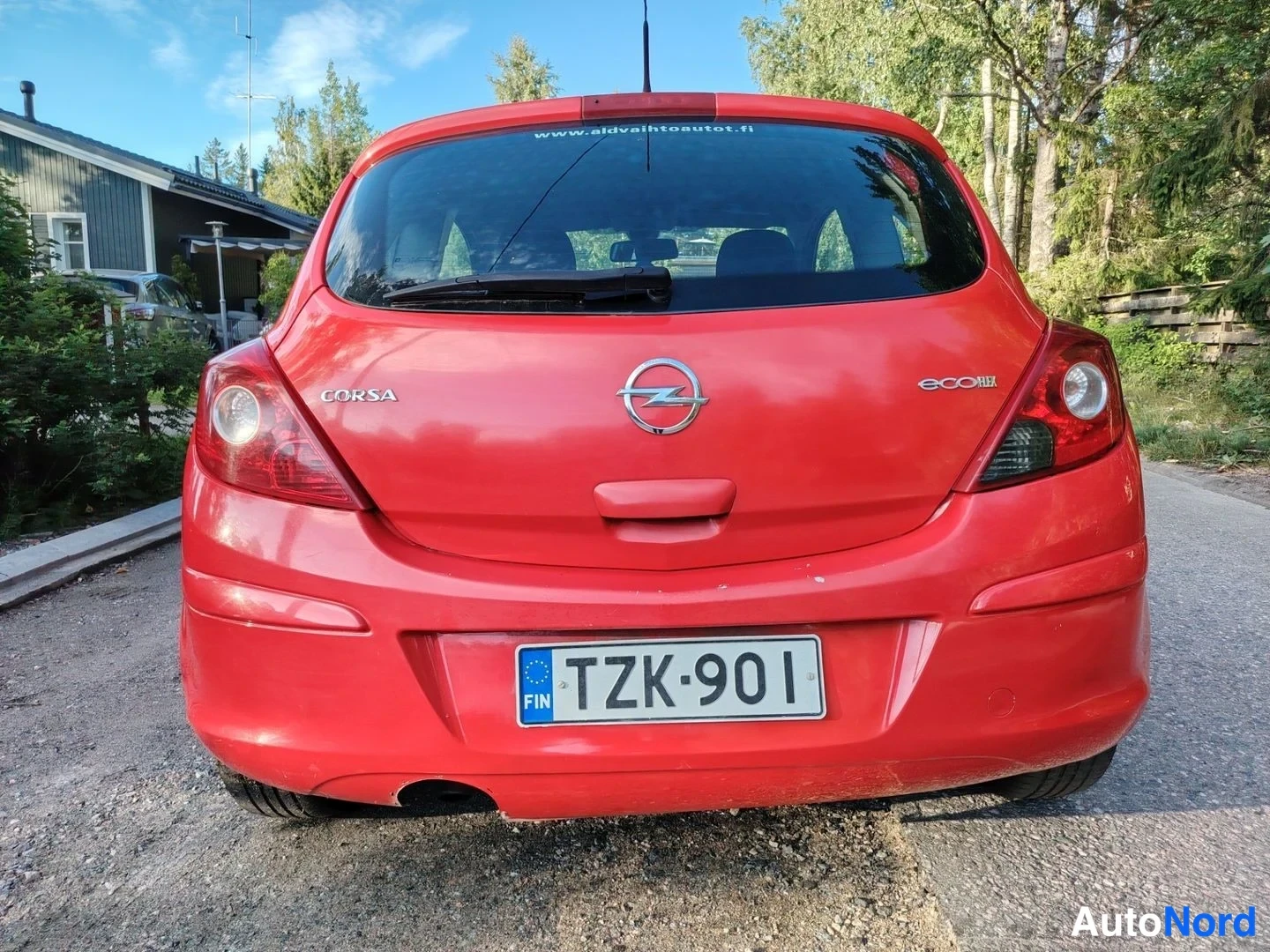 Punainen Opel Corsa 2015, takaa, kuva 7