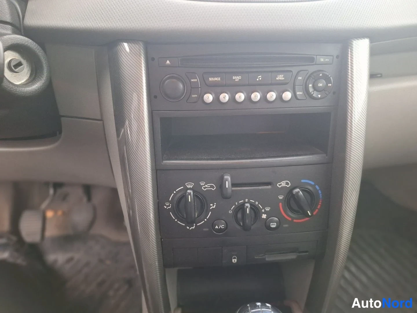 Sininen Peugeot 207 2007, yksityiskohta, kuva 8