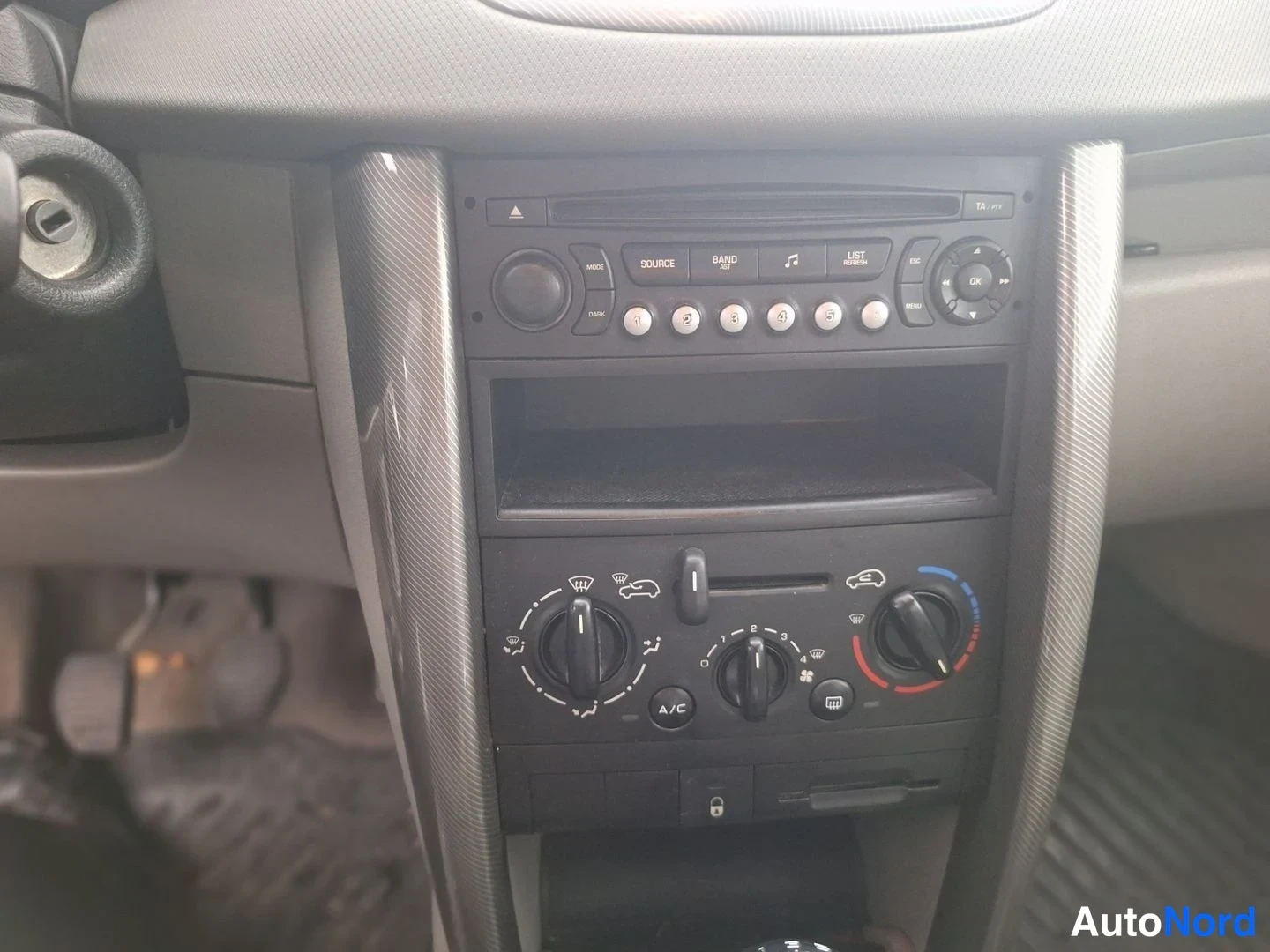 Sininen Peugeot 207 2007, yksityiskohta, kuva 7