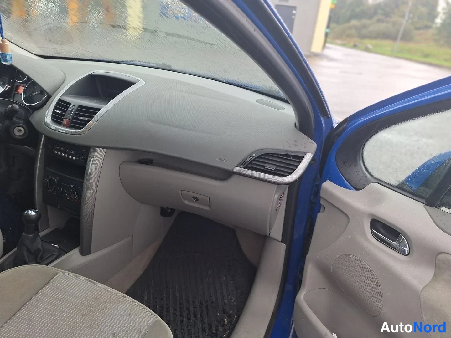 Sininen Peugeot 207 2007, ohjaamo, kuva 4