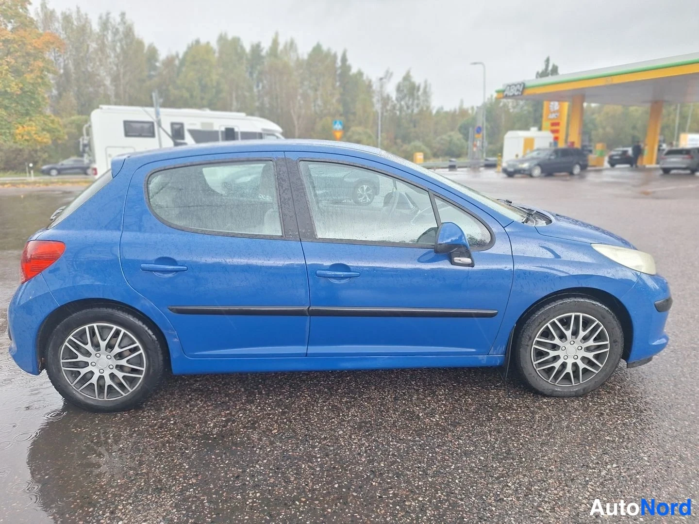 Sininen Peugeot 207 2007, sivulta, kuva 3