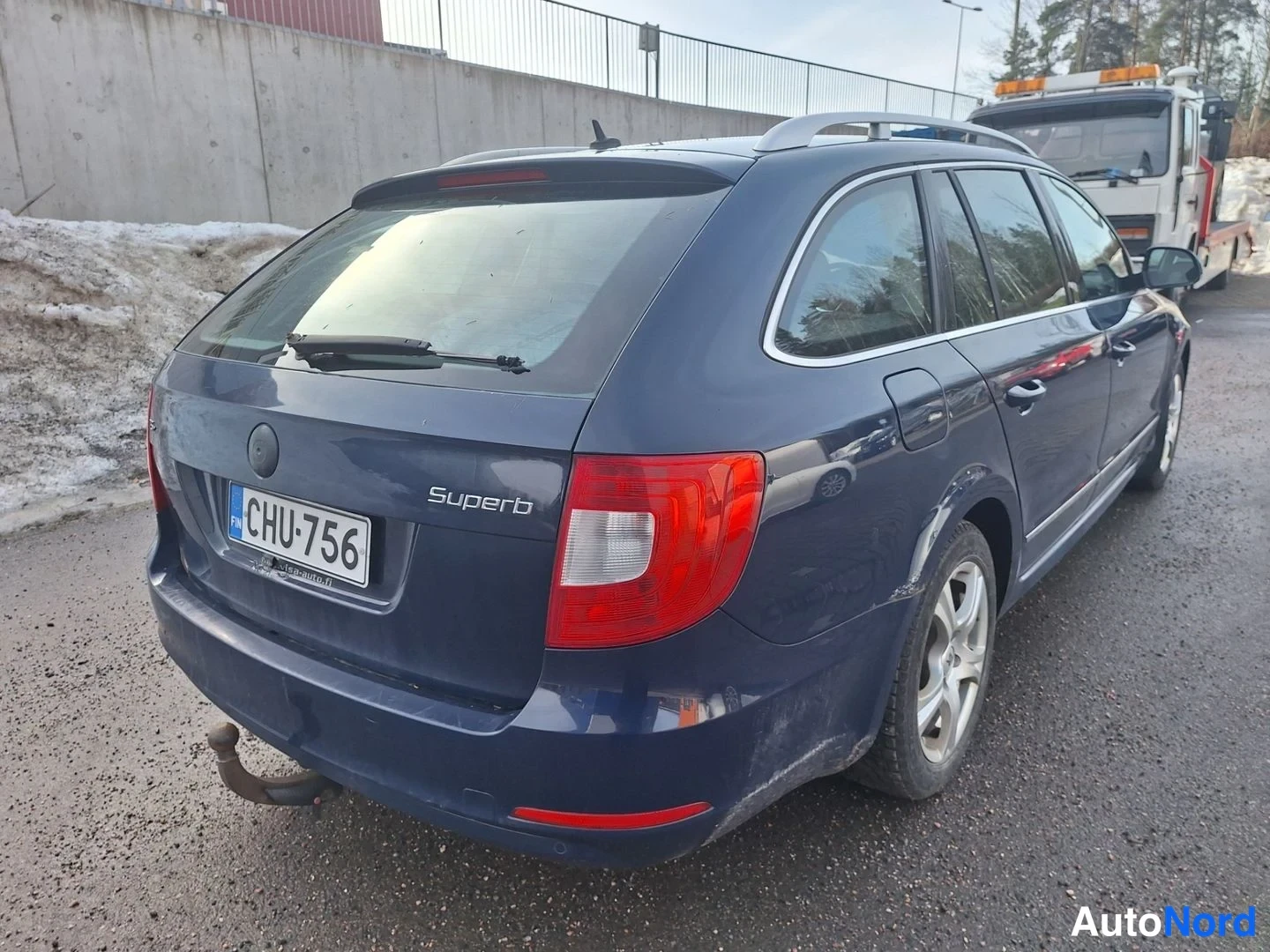 Sininen Skoda Superb 2011, takaviisto, kuva 5