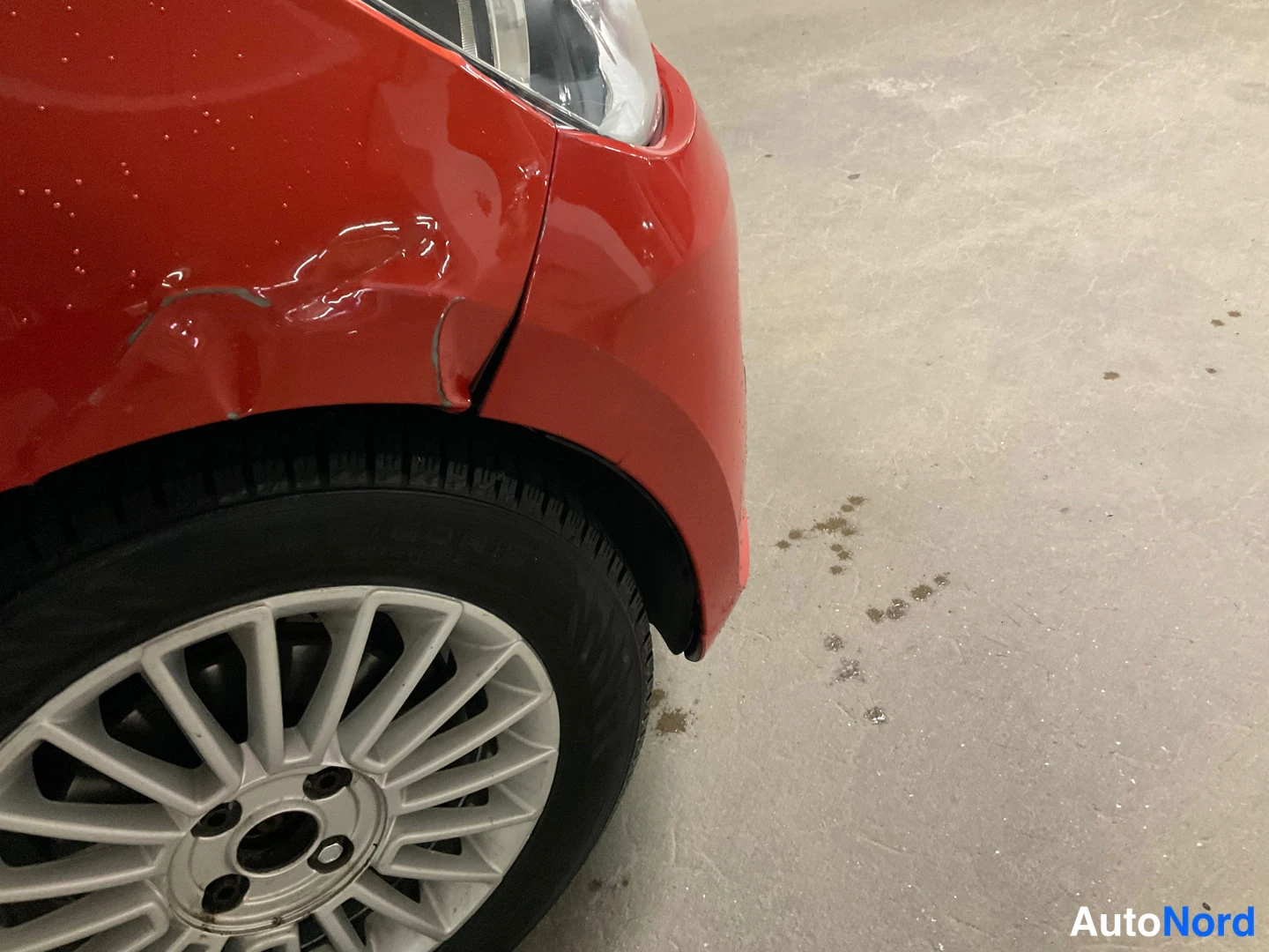 Punainen Volkswagen Up! 2015, yksityiskohta, kuva 13