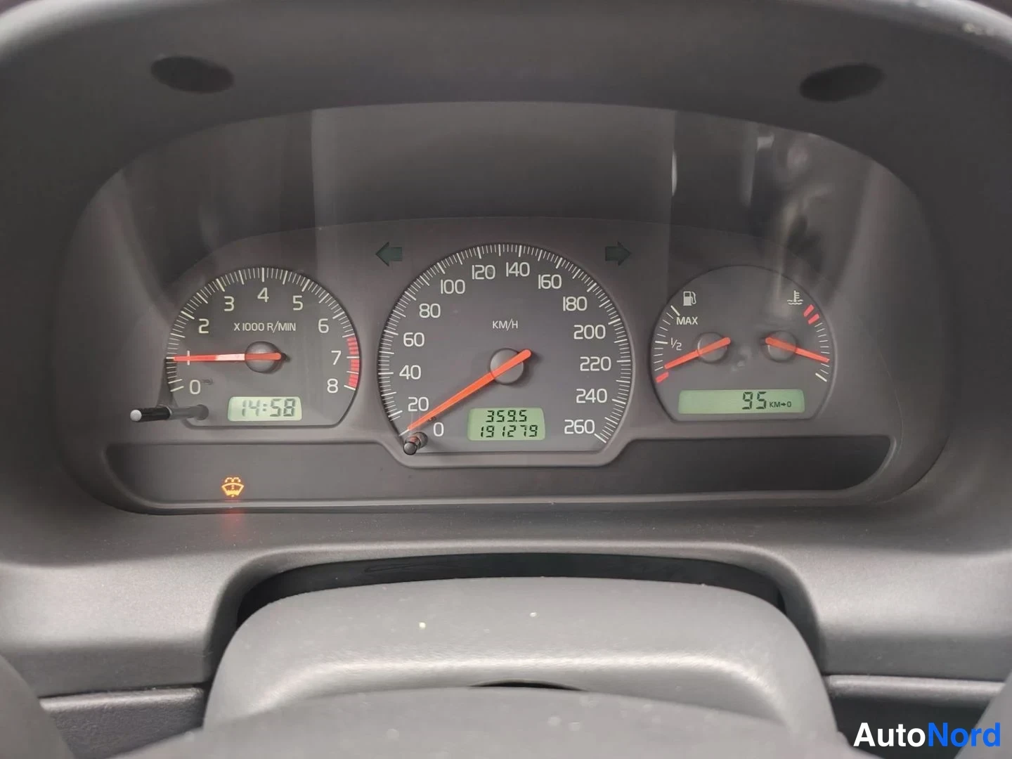 Keltainen Volvo S40 2001, yksityiskohta, kuva 20